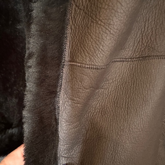 Vince Lamb and Shearling reversible coat.  Open shawl style with pockets, black - Picture 5 of 6